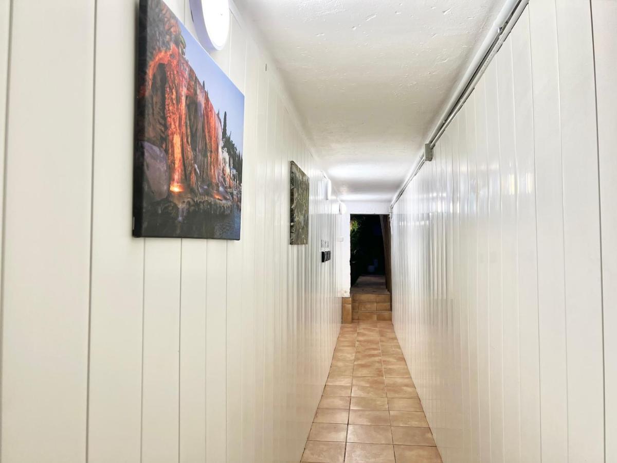 Comfortable Renovated Flat, Wifi! バダロナ エクステリア 写真
